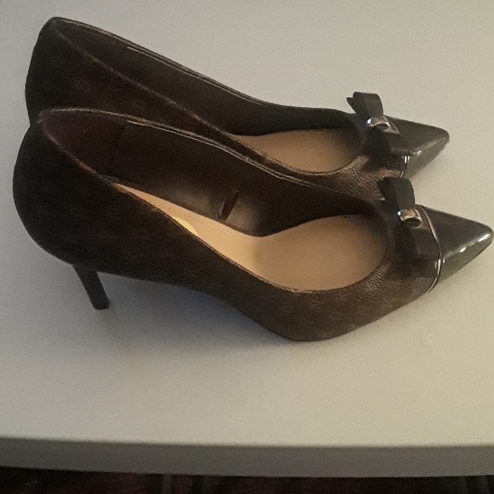 Shoes - Picture 2 of 4